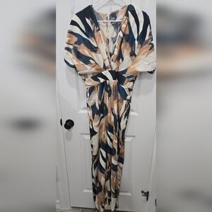 Pant suit. Short sleeve. Stretchy Waistline. Shein. Size L.